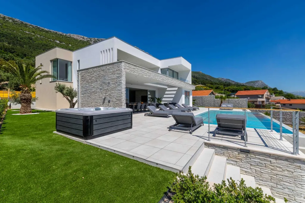 Contemporary Villa Retreat with Pool in Kaštel Stari