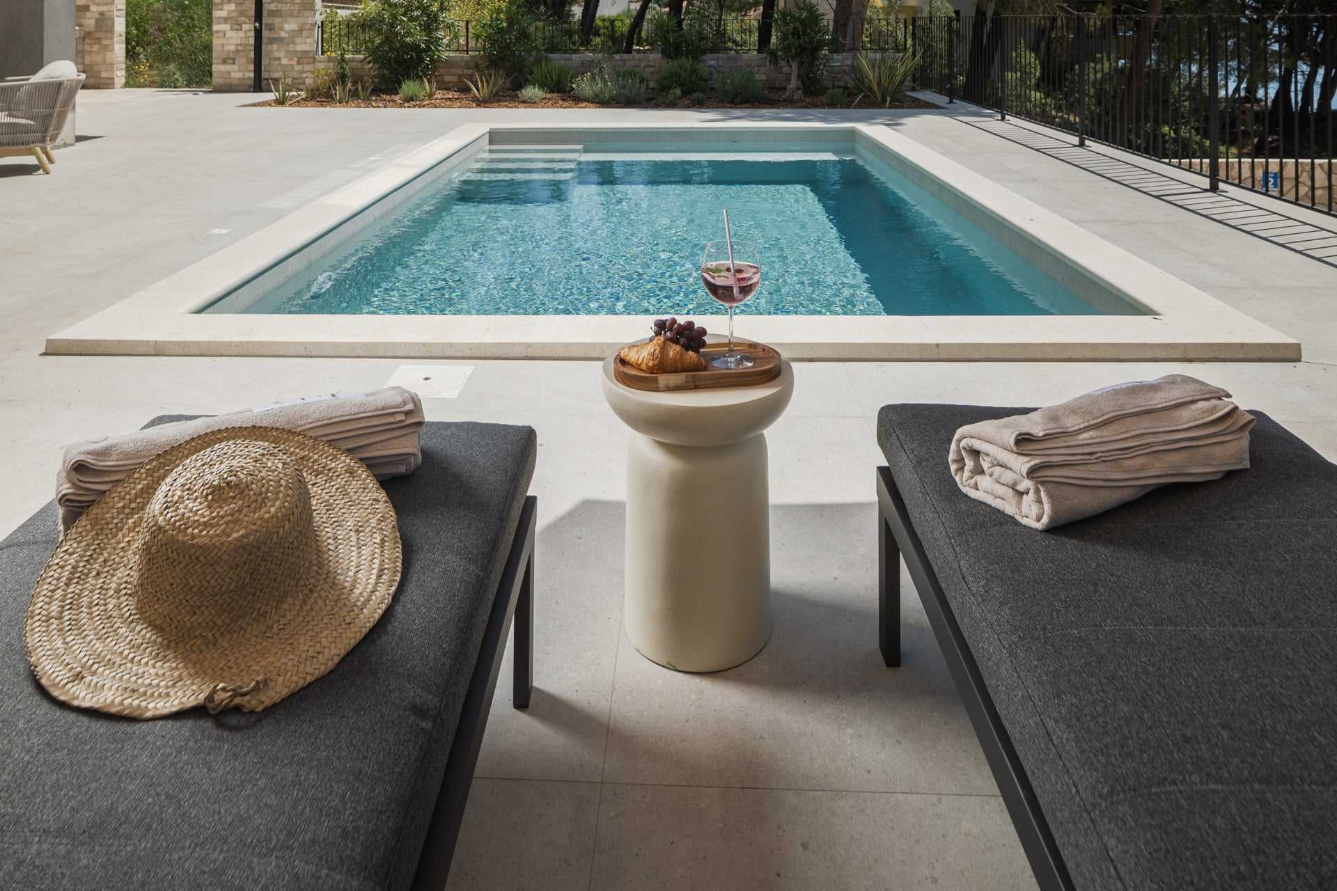 Villa Elarion with Pool