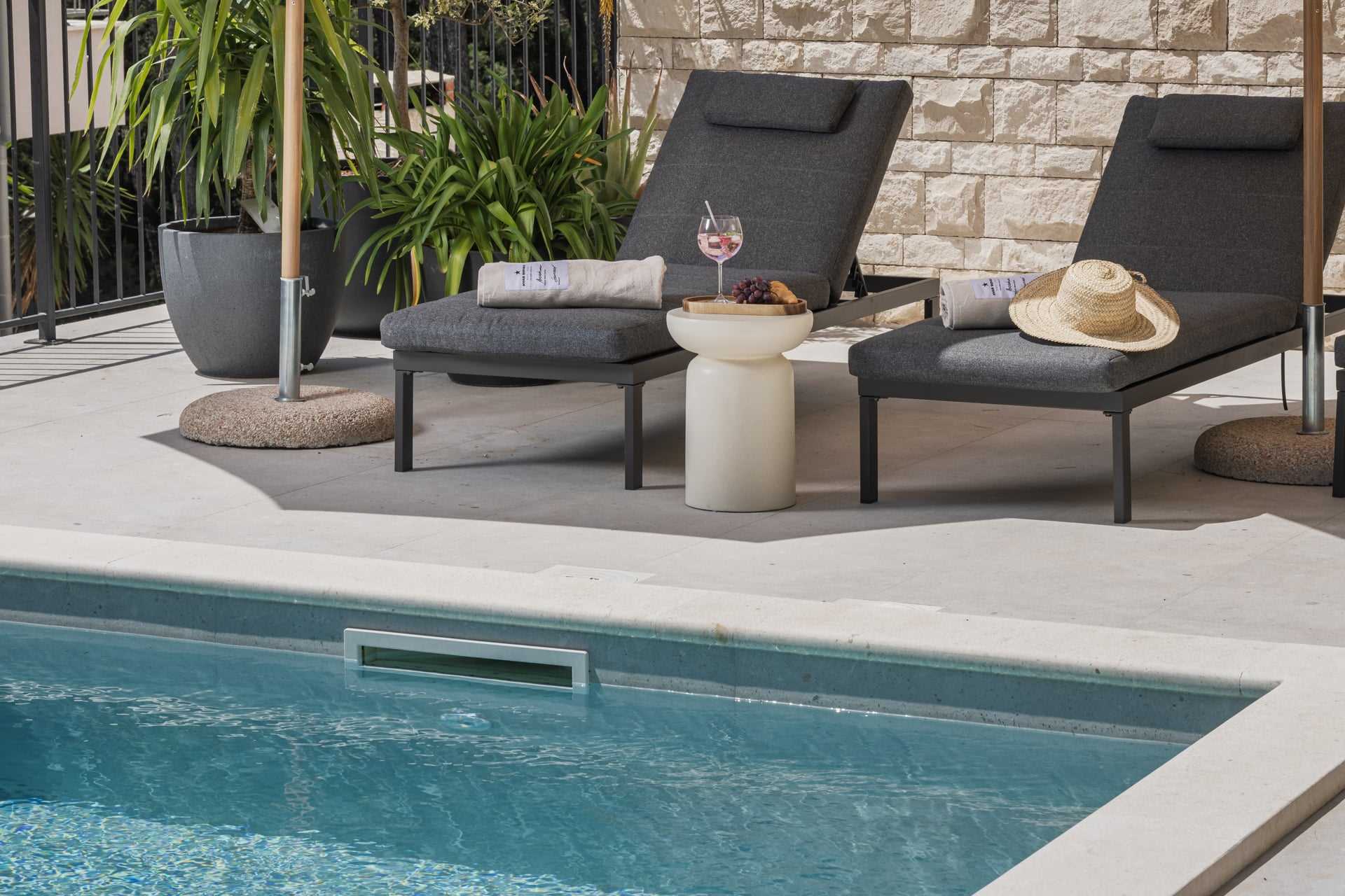 Villa Elarion with Pool