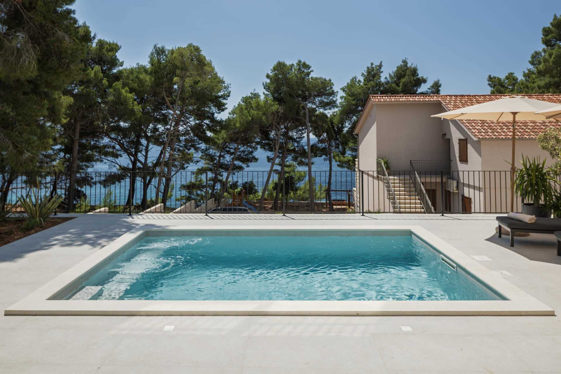 Villa Elarion with Pool