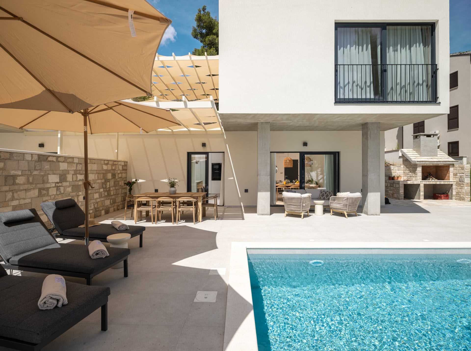 Villa Elarion with Pool