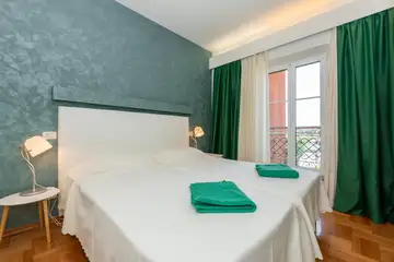 Seaside Family Villa with Pool in Pula