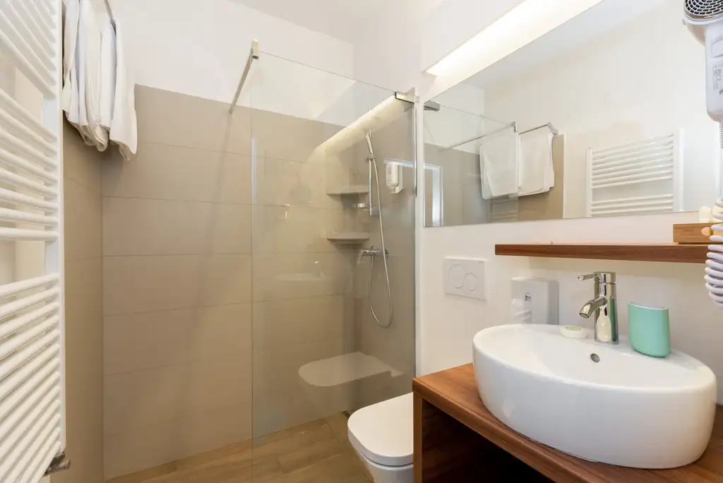 Seaside Family Villa with Pool in Pula