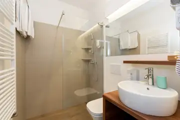 Seaside Family Villa with Pool in Pula