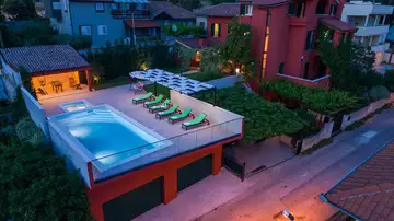 Seaside Family Villa with Pool in Pula