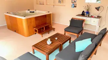 Seaside Family Villa with Pool in Pula