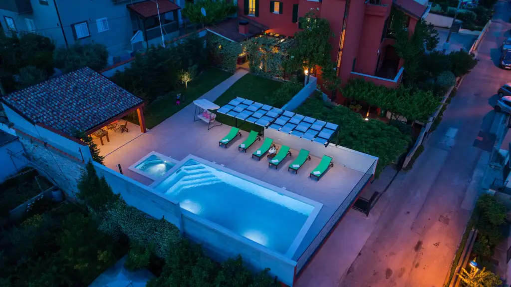Seaside Family Villa with Pool in Pula