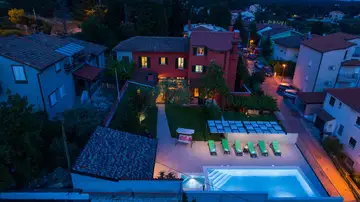 Seaside Family Villa with Pool in Pula