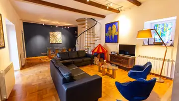 Seaside Family Villa with Pool in Pula