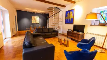 Seaside Family Villa with Pool in Pula