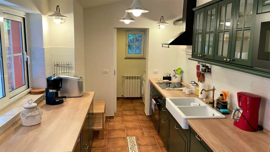 Seaside Family Villa with Pool in Pula