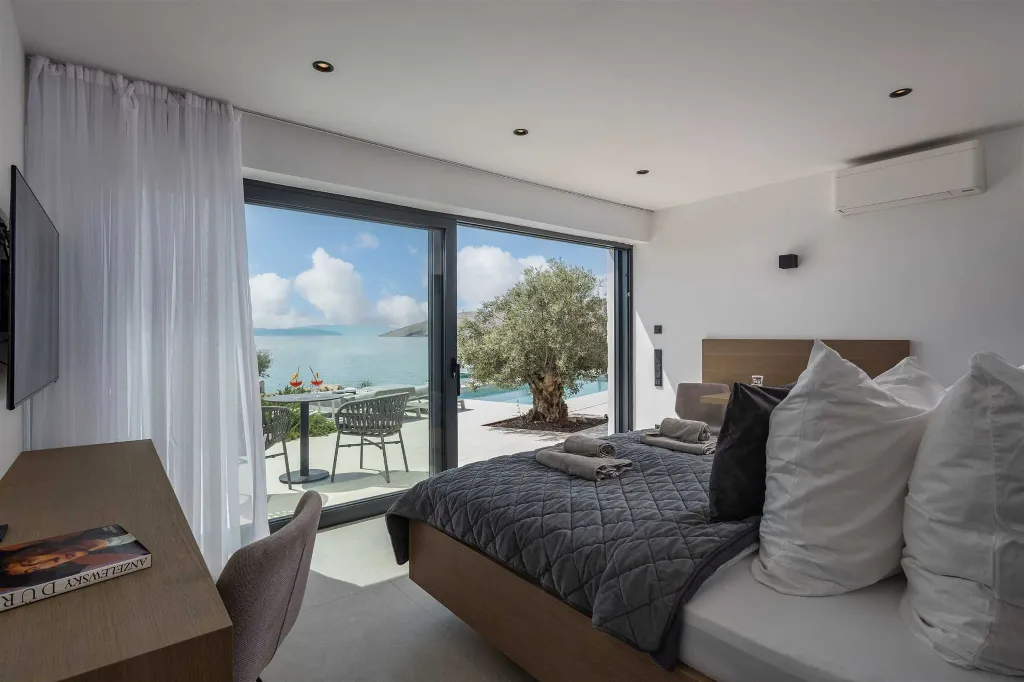 Seaside Villa Retreat with Pool, Stara Baška