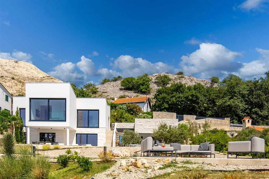 Seaside Villa Retreat with Pool, Stara Baška