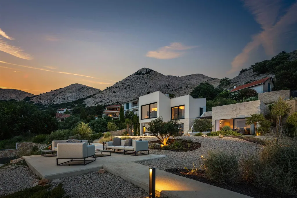 Seaside Villa Retreat with Pool, Stara Baška