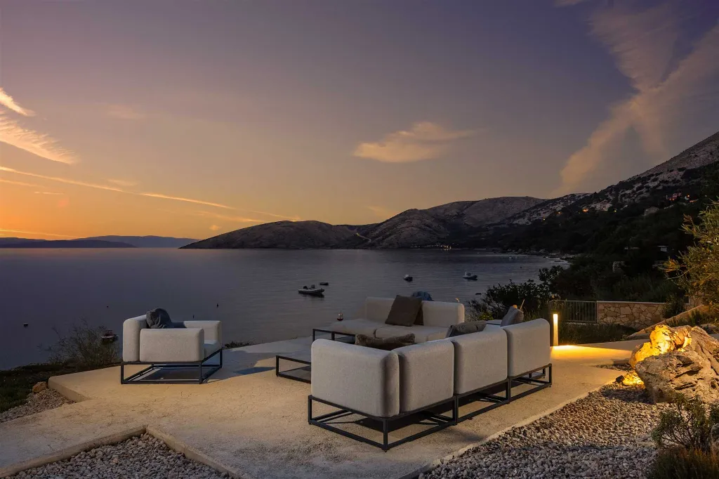 Seaside Villa Retreat with Pool, Stara Baška