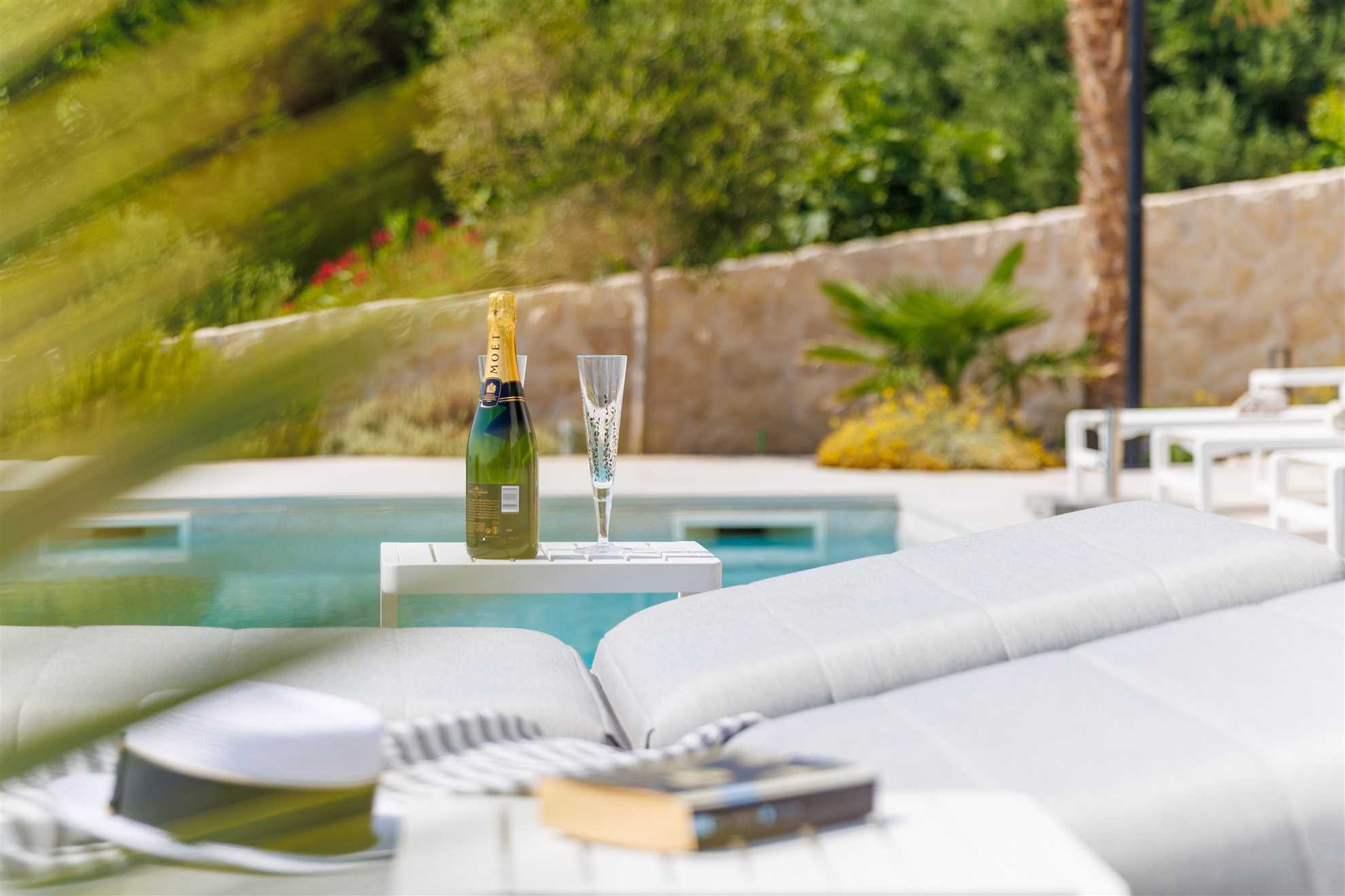 Luxury Villa Elvaya with Pool
