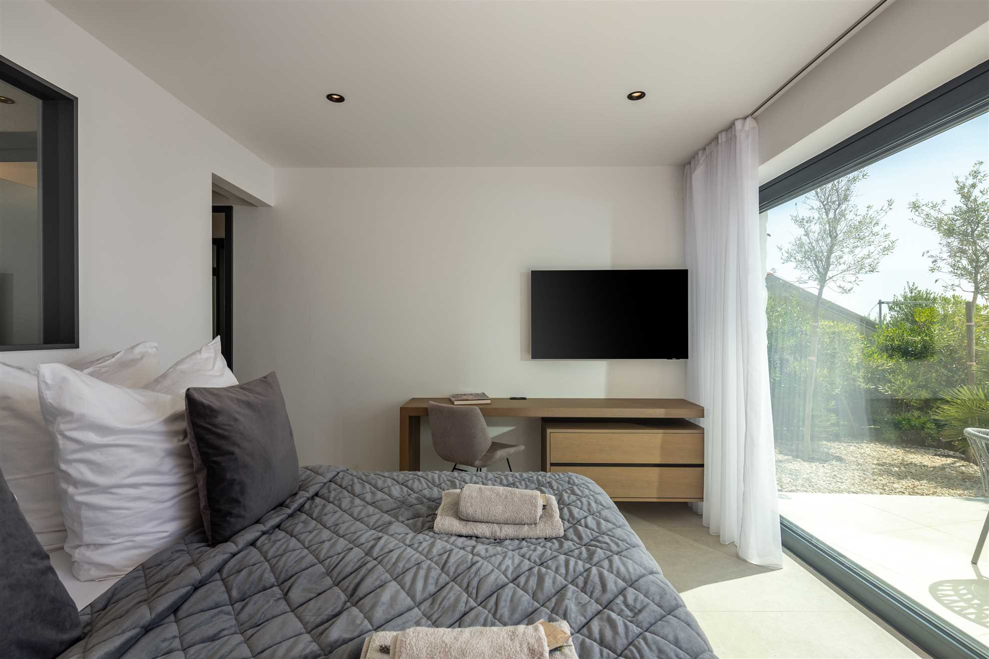 Luxury Villa Elvaya with Pool