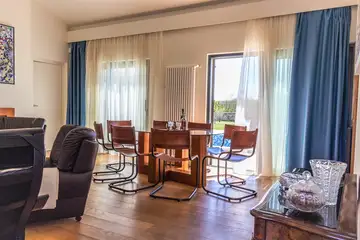 Family Villa with Pool and Garden near Marčana