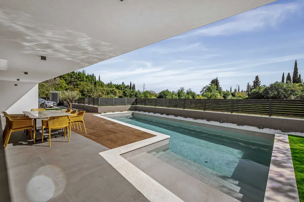 Modern Five-Bedroom Villa with Pool in Mlini