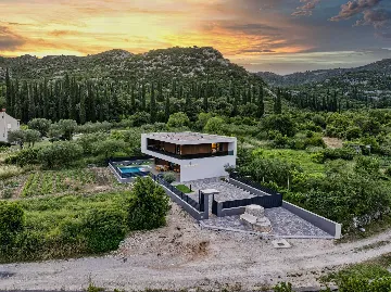 Modern Five-Bedroom Villa with Pool in Mlini