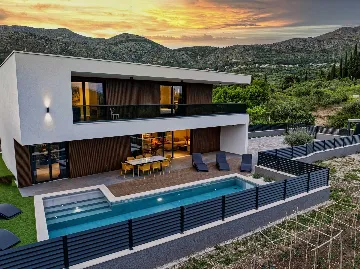 Modern Five-Bedroom Villa with Pool in Mlini