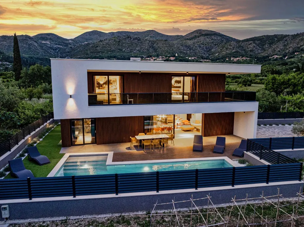 Modern Five-Bedroom Villa with Pool in Mlini