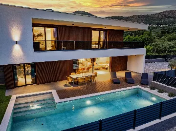 Modern Five-Bedroom Villa with Pool in Mlini