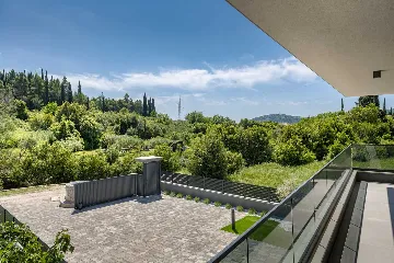 Modern Five-Bedroom Villa with Pool in Mlini