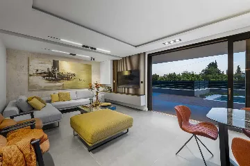 Modern Five-Bedroom Villa with Pool in Mlini