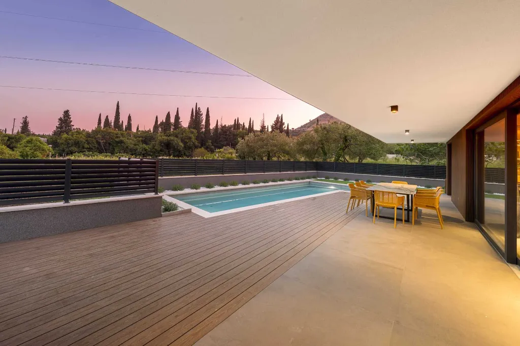 Modern Five-Bedroom Villa with Pool in Mlini