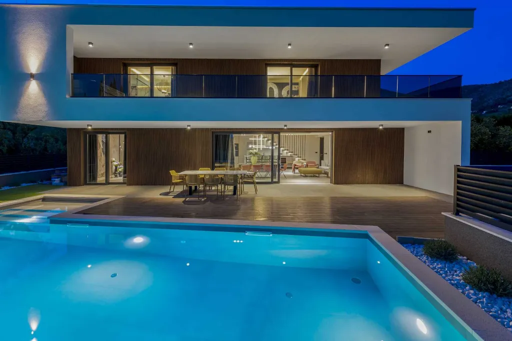 Modern Five-Bedroom Villa with Pool in Mlini