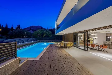 Modern Five-Bedroom Villa with Pool in Mlini