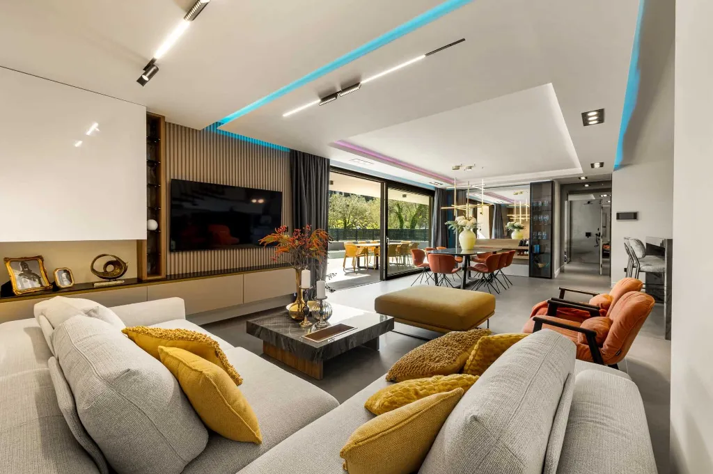 Modern Five-Bedroom Villa with Pool in Mlini