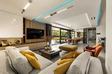 Modern Five-Bedroom Villa with Pool in Mlini