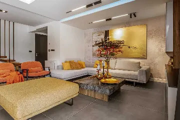 Modern Five-Bedroom Villa with Pool in Mlini