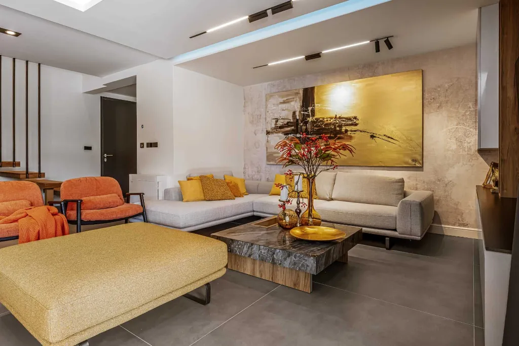 Modern Five-Bedroom Villa with Pool in Mlini