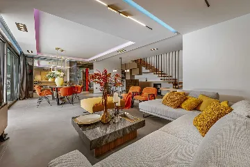 Modern Five-Bedroom Villa with Pool in Mlini