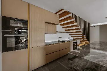 Modern Five-Bedroom Villa with Pool in Mlini