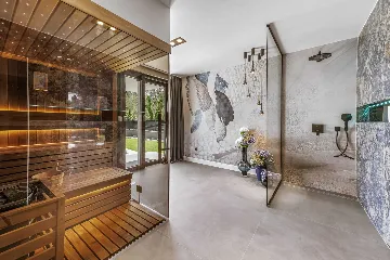 Modern Five-Bedroom Villa with Pool in Mlini