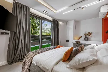 Modern Five-Bedroom Villa with Pool in Mlini