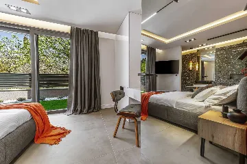 Modern Five-Bedroom Villa with Pool in Mlini