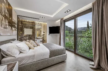 Modern Five-Bedroom Villa with Pool in Mlini