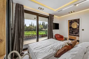 Modern Five-Bedroom Villa with Pool in Mlini