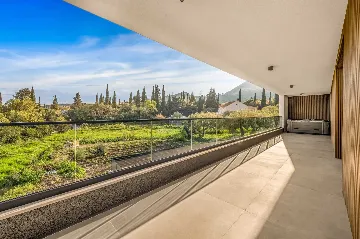 Modern Five-Bedroom Villa with Pool in Mlini