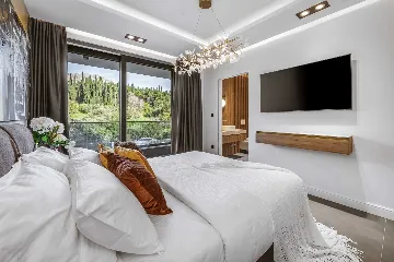 Modern Five-Bedroom Villa with Pool in Mlini