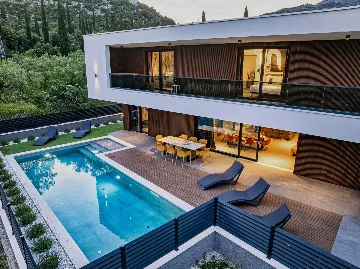 Modern Five-Bedroom Villa with Pool in Mlini