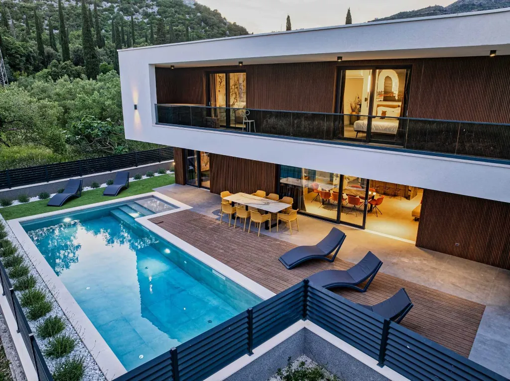 Modern Five-Bedroom Villa with Pool in Mlini