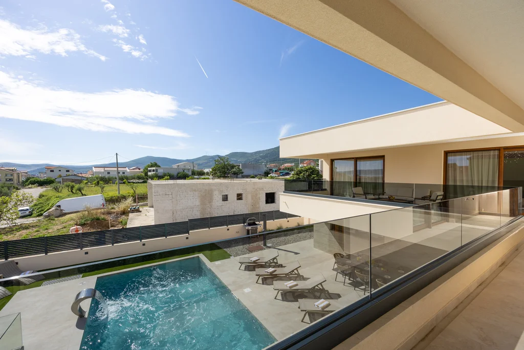 Contemporary Villa with Pool in Kaštel Lukšić