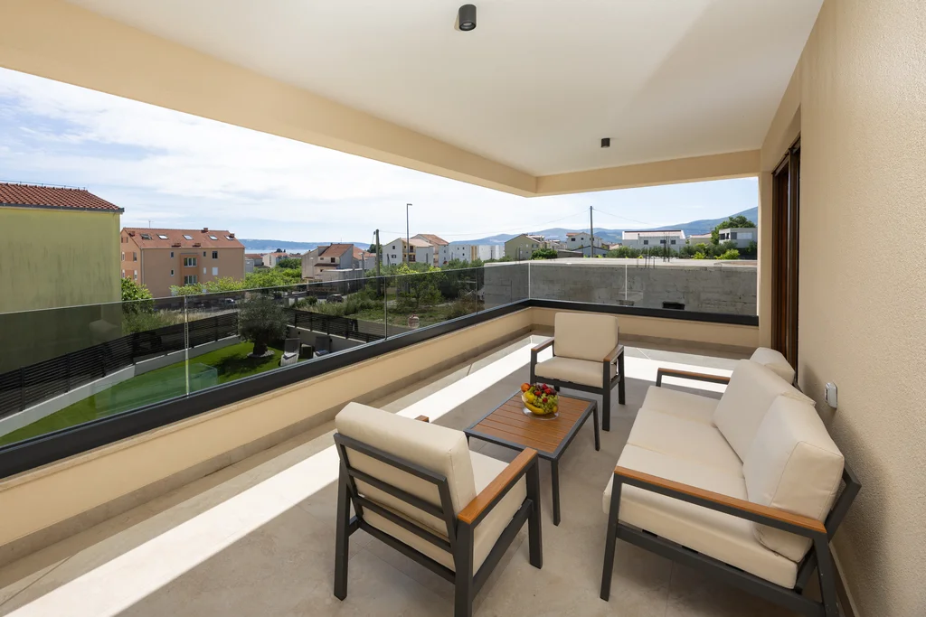 Contemporary Villa with Pool in Kaštel Lukšić