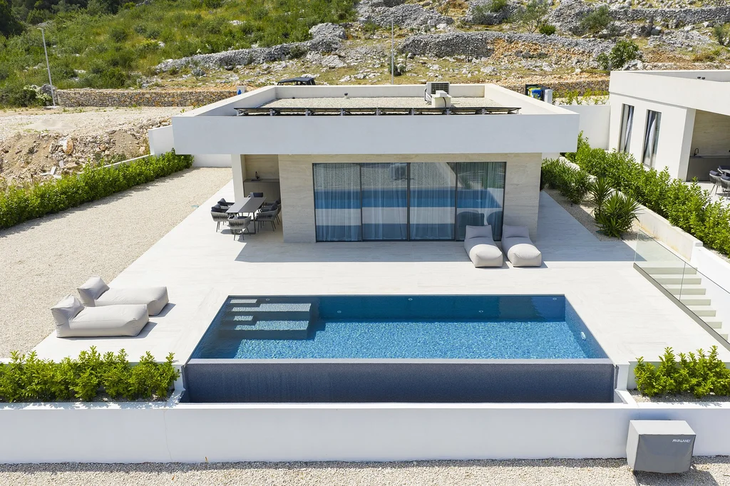 Seaside Infinity Pool Villa in Tkon